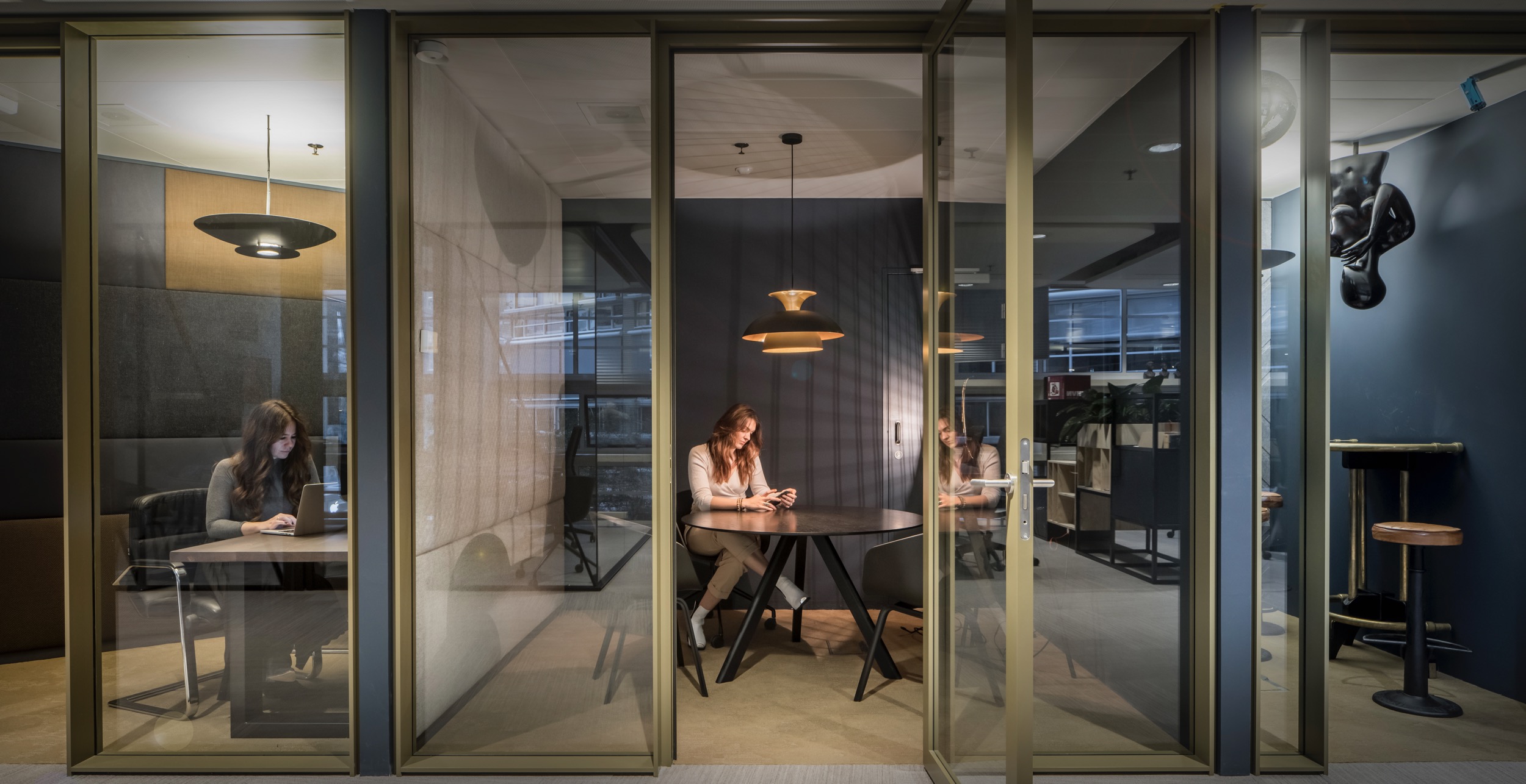 ONN Lighting Universal Music Group Casper Schwarz 5