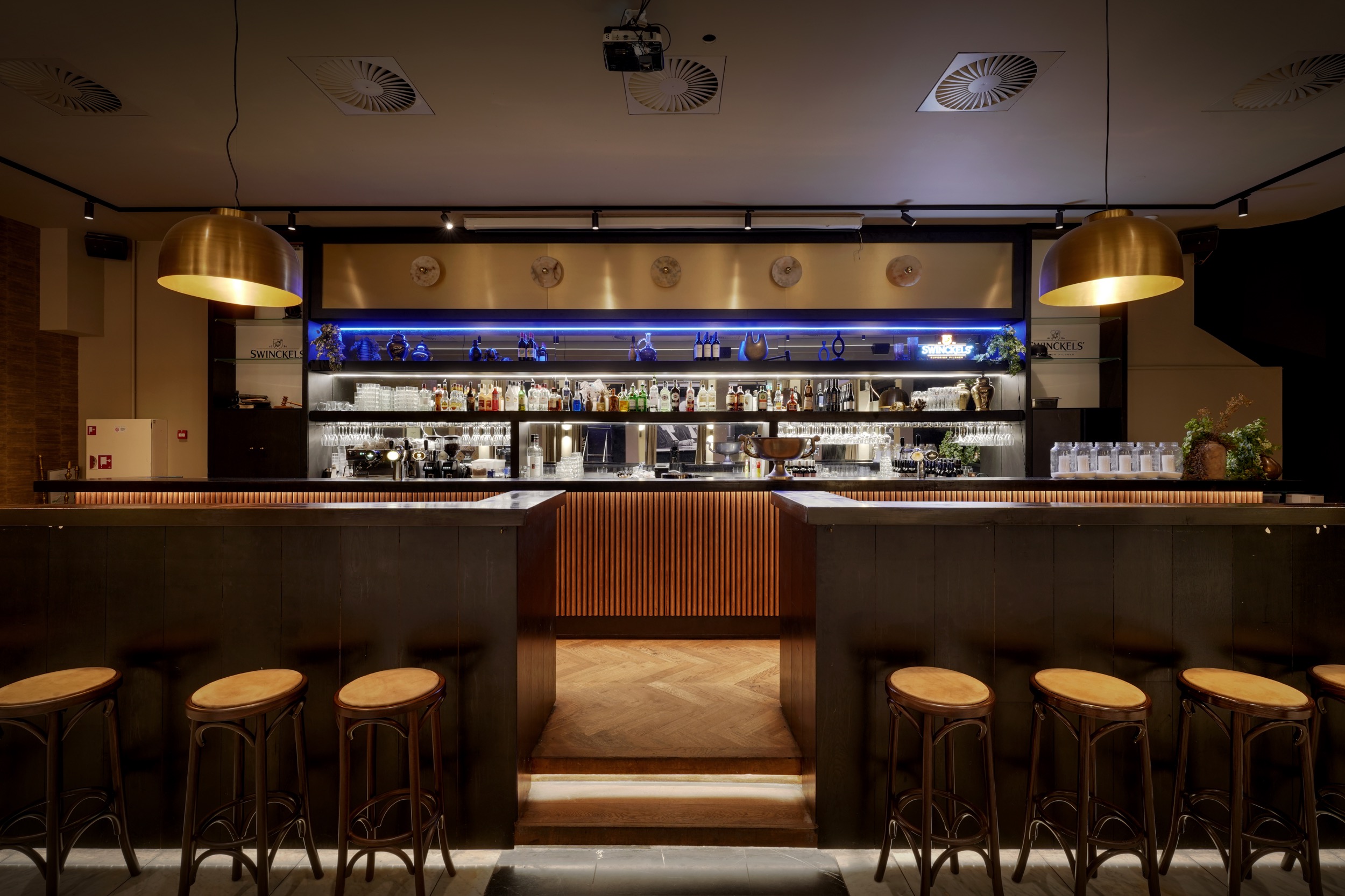 de rechtbank header_imageonn lighting