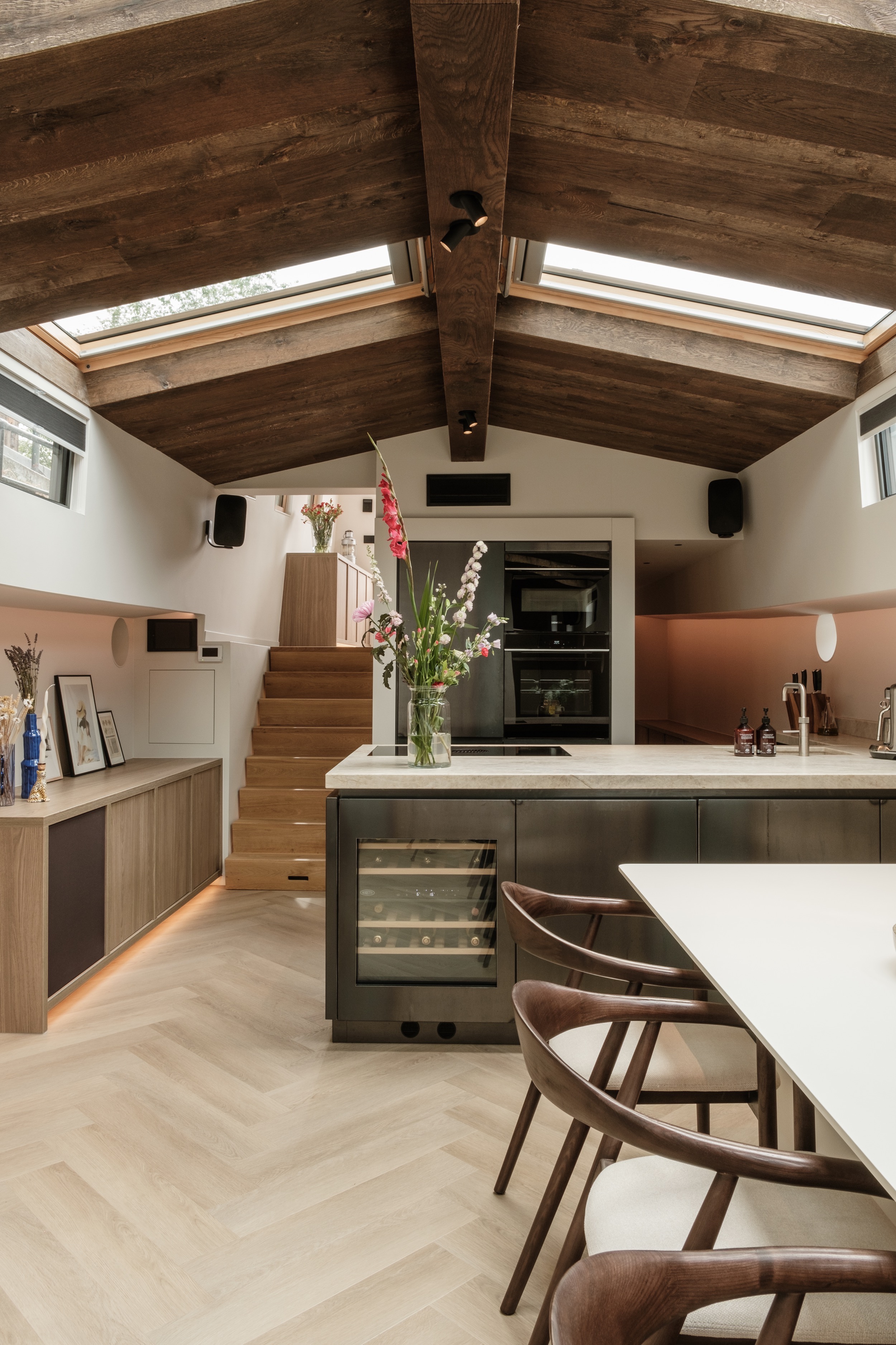 header_image-houseboat-onn-lighting